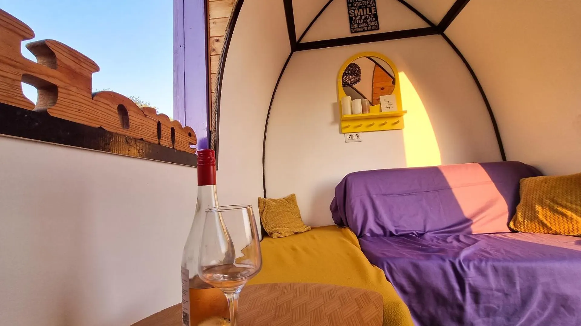Central Tiny Houses Bucureşti 0*,  România