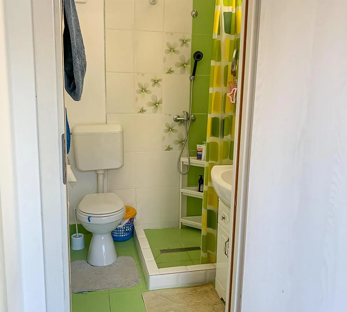 Central Tiny Houses Bucureşti 0*,