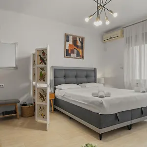 Upscale Studio, Walking Distance From The Old Town Διαμέρισμα